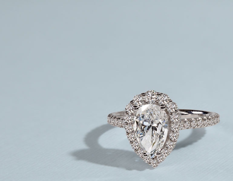Pear Cut Engagement rings